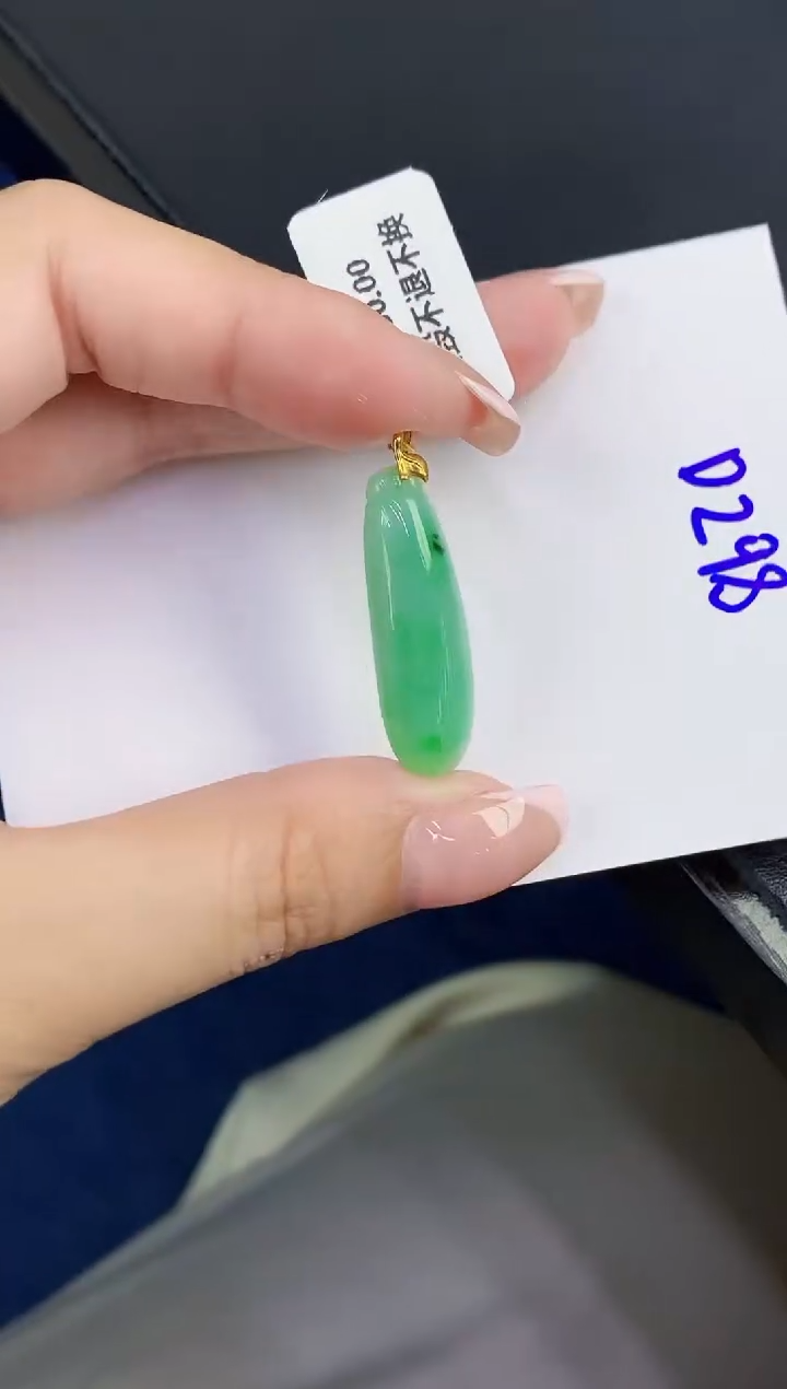 翡翠18K金镶嵌颈饰缅甸天然翡翠A货