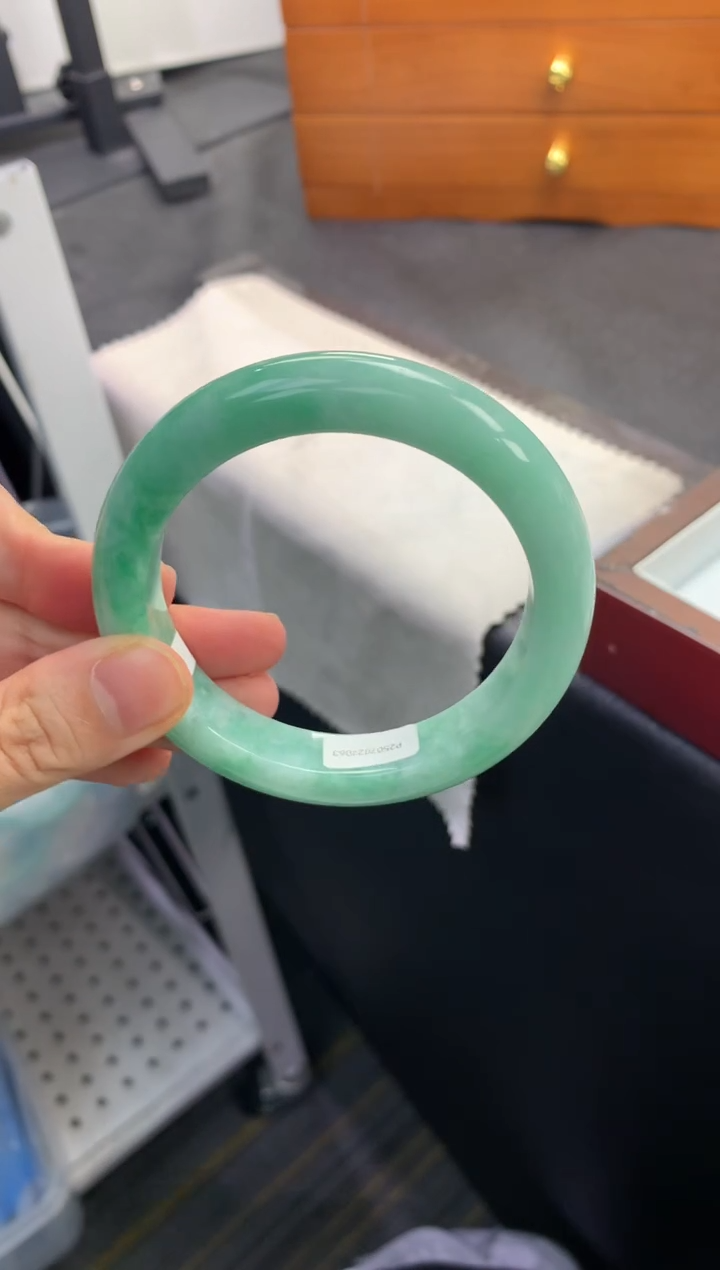 未镶嵌手镯翡翠退货需手镯吊牌标签完好