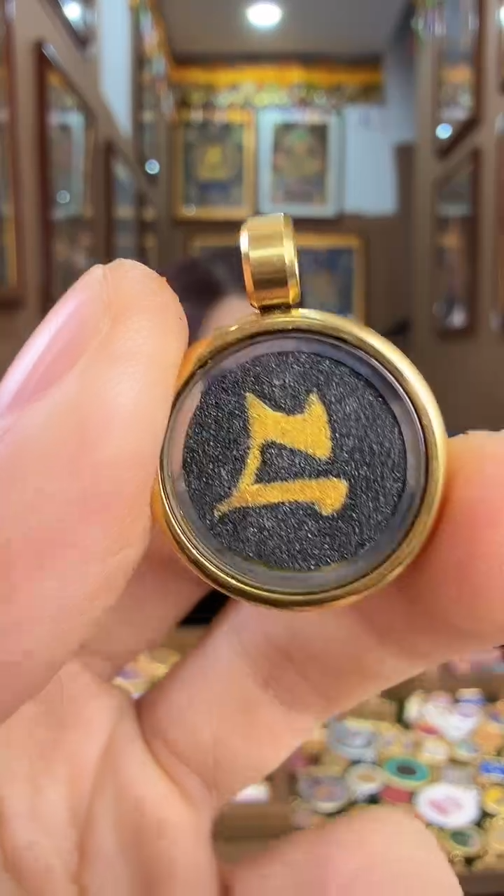 吊坠黑财神种子字-纯手绘矿物原料唐卡