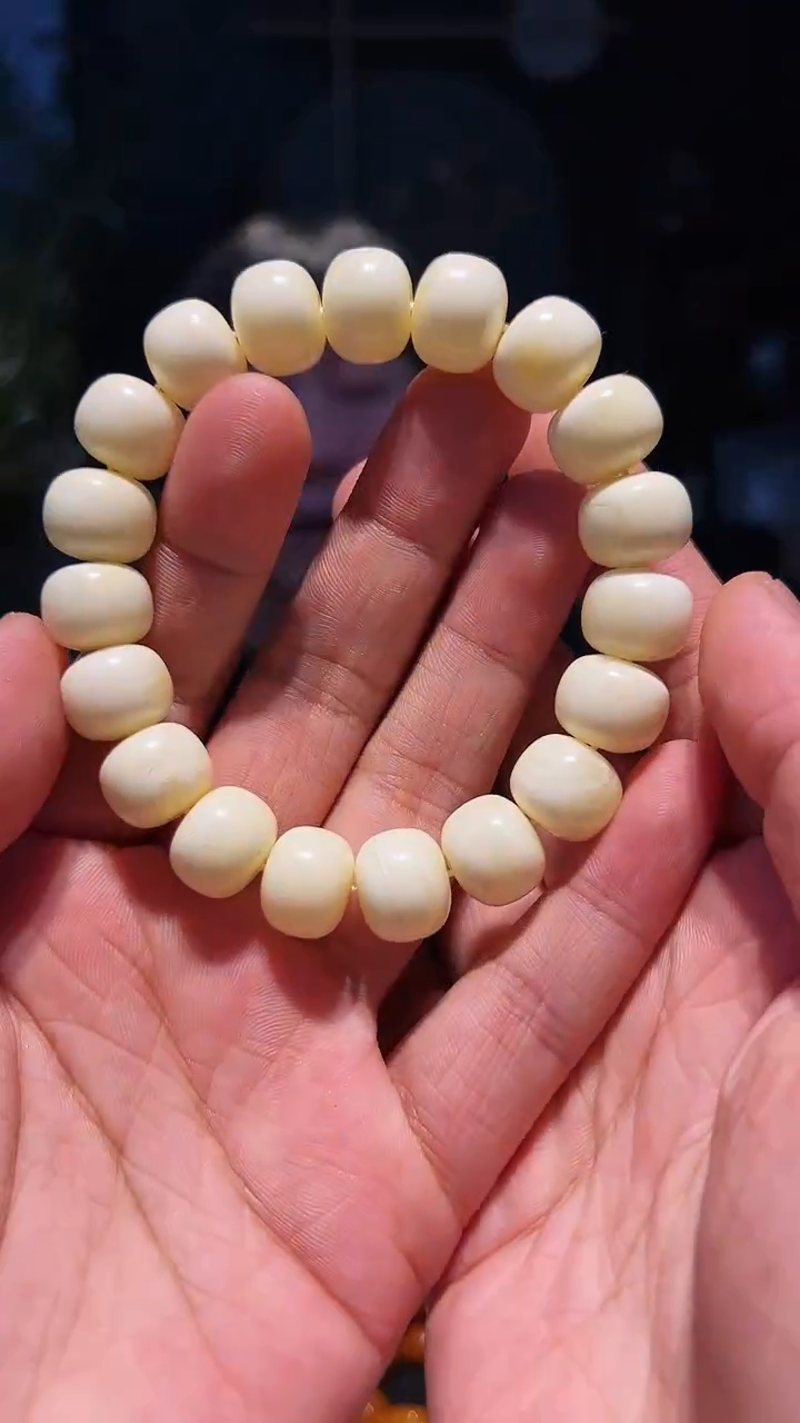 【闪购商品】蜜蜡手串未镶嵌14+(瓷白蜡)