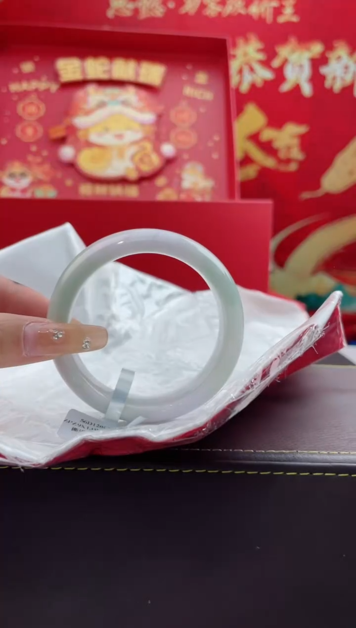 【闪购商品】翡翠手镯未镶嵌10翡翠手镯（微瑕）