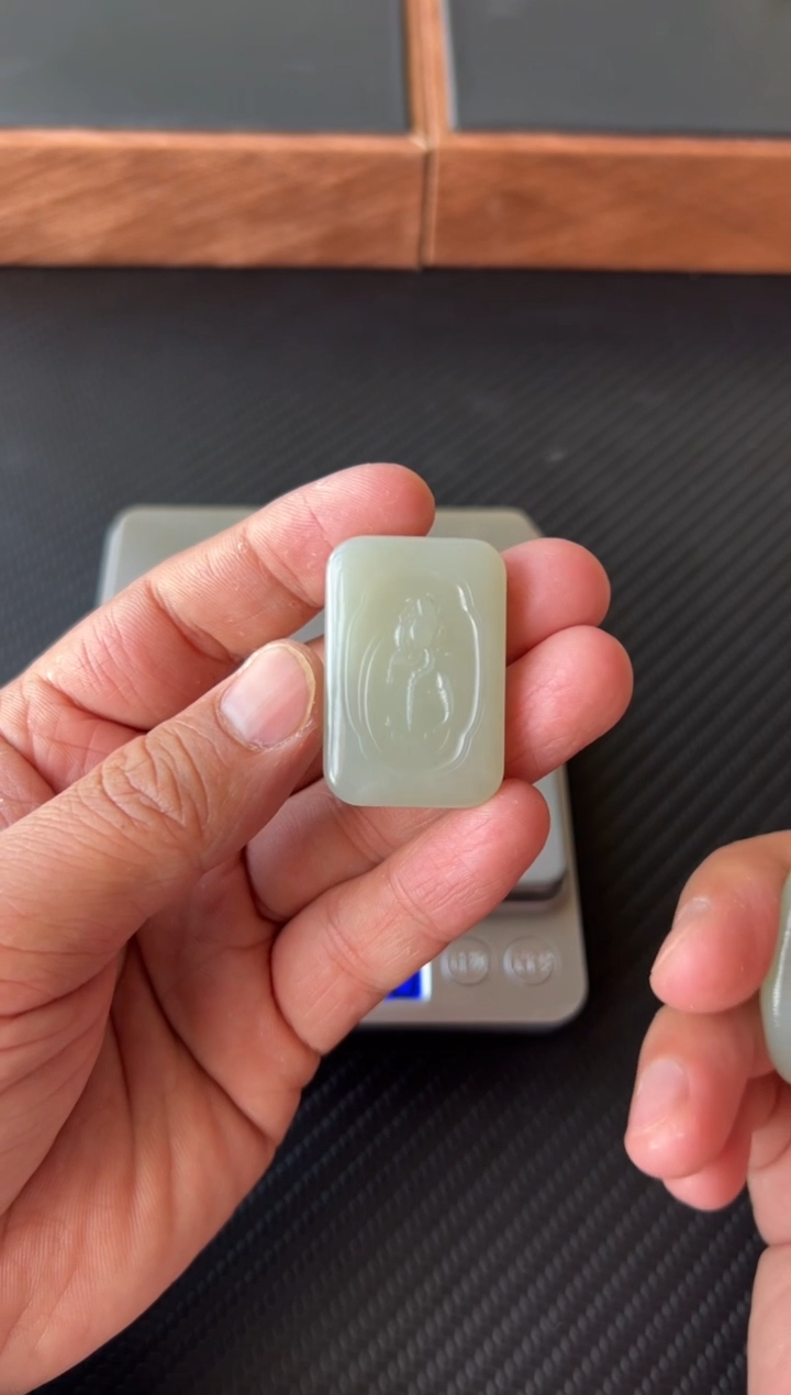 【闪购商品】和田玉吊坠(赠链)未镶嵌且末微色差迪克兰