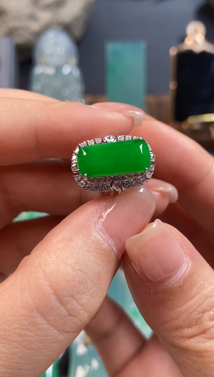 【闪购商品】翡翠颈饰18K金镶嵌18K金翡翠马鞍戒指