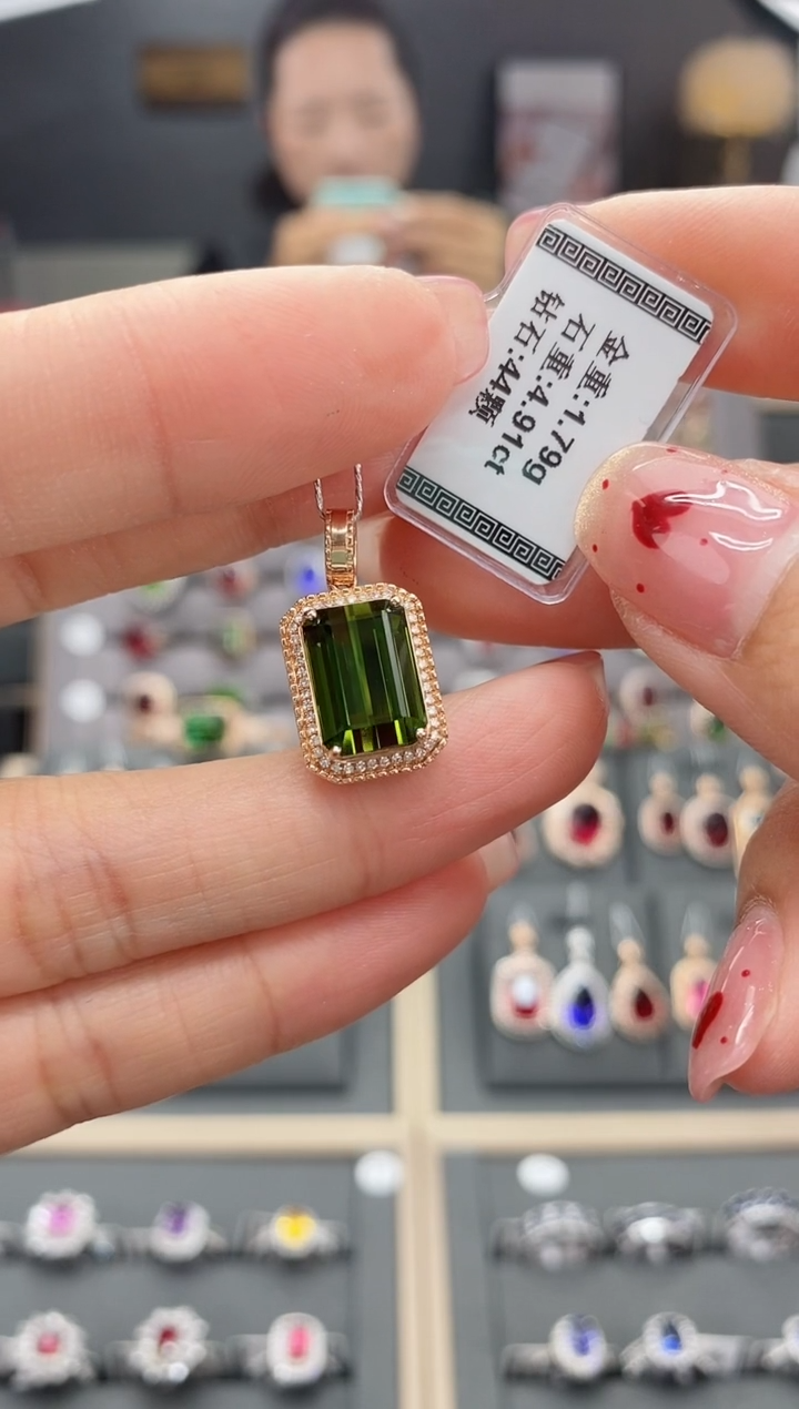 【闪购商品】碧玺颈饰18K金镶嵌4.91  