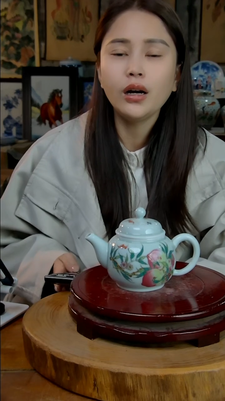 摆件陶景德镇陶瓷摆件鸭蛋青寿桃壶