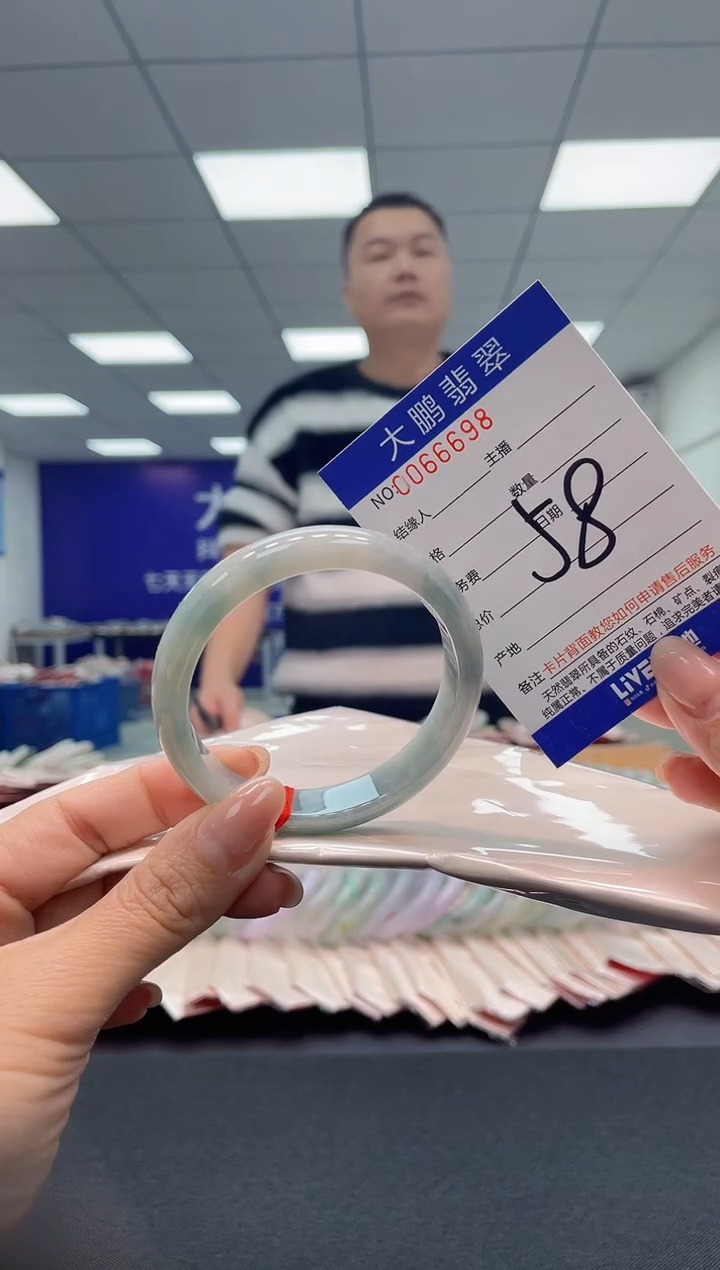 【闪购商品】翡翠手镯未镶嵌AAAAAAAAAA