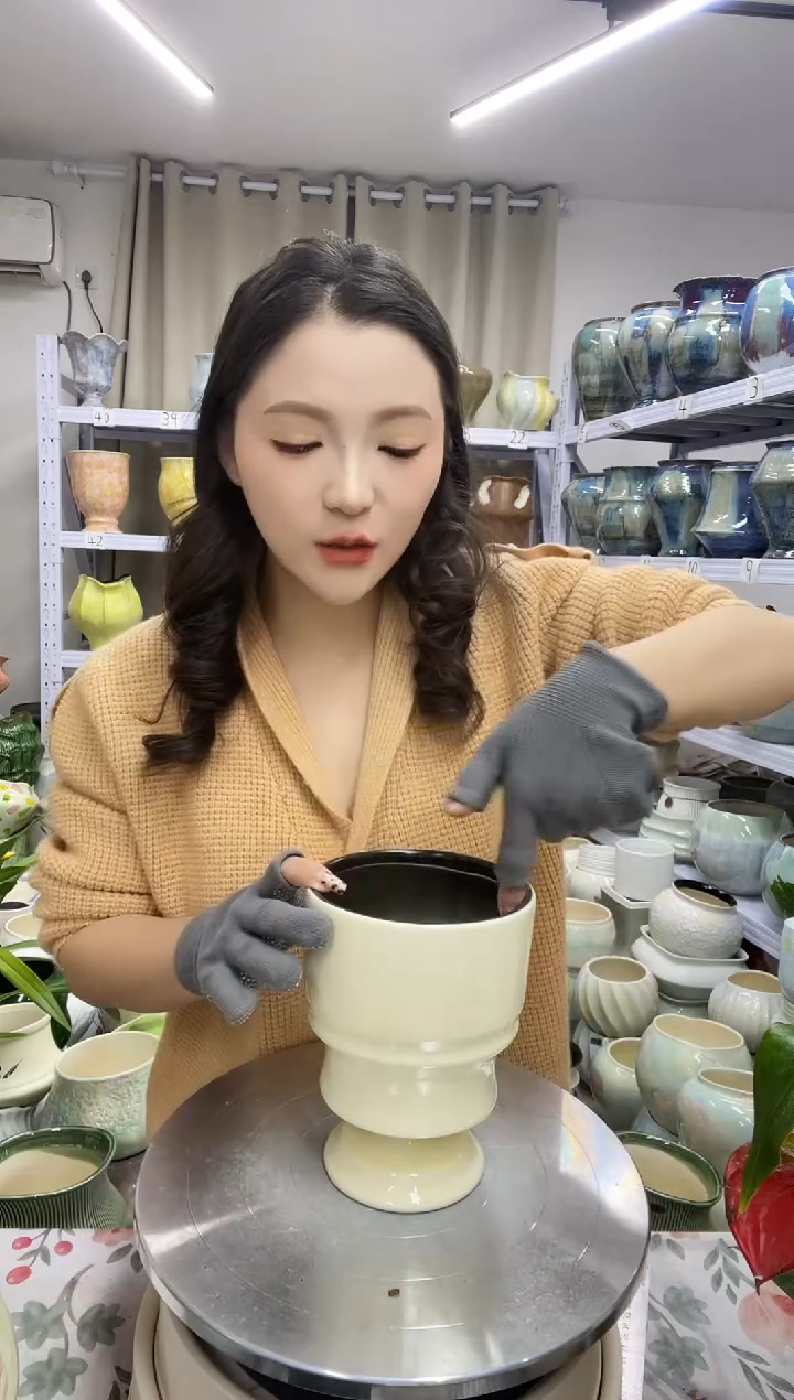 【12.4号】  花盆  高 ：17    口：12