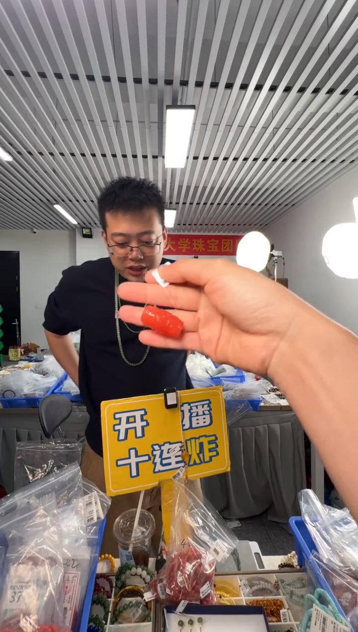 吊坠(不含链)未镶嵌南红玛瑙南红九眼天珠桶珠雕刻件(通孔）