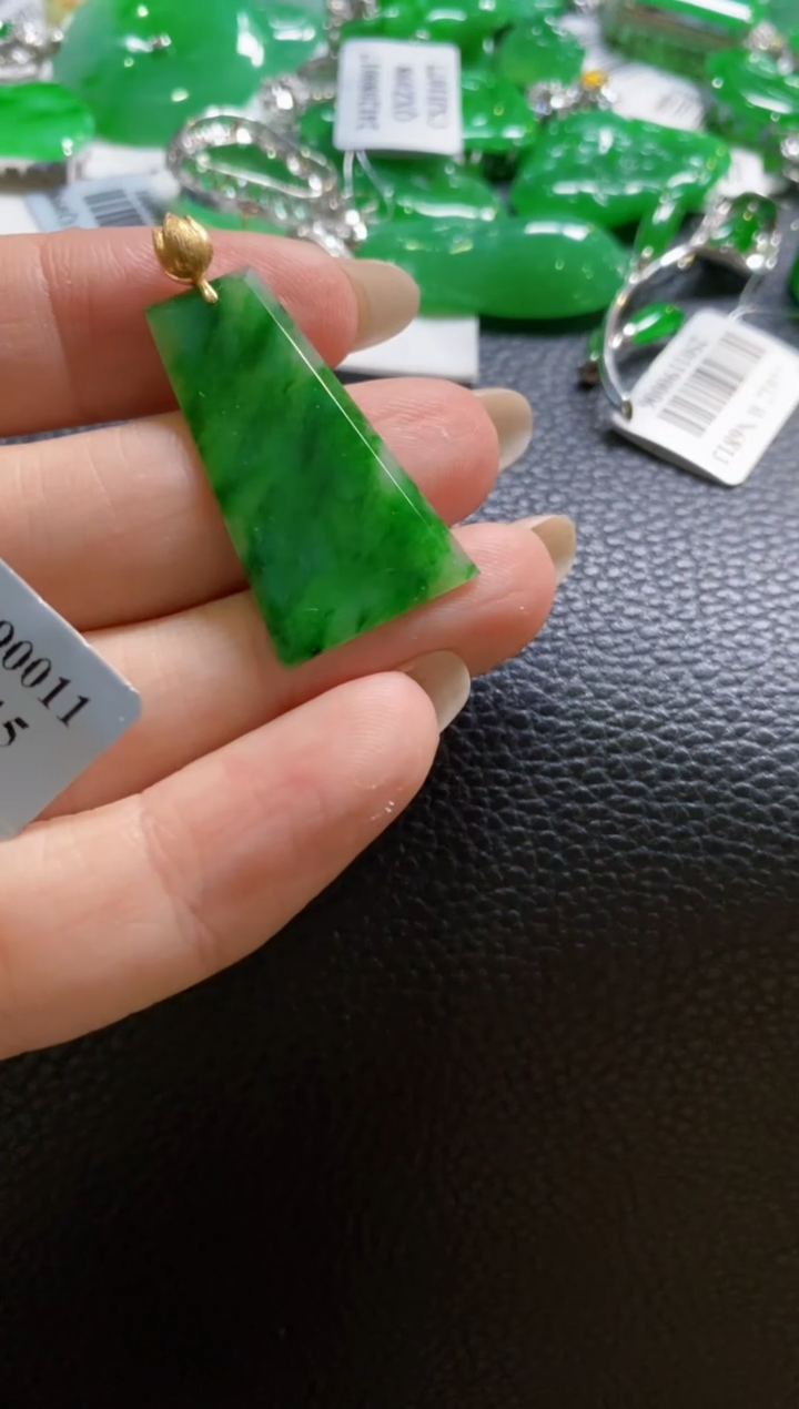 【闪购商品】定制翡翠18K金镶嵌吊坠