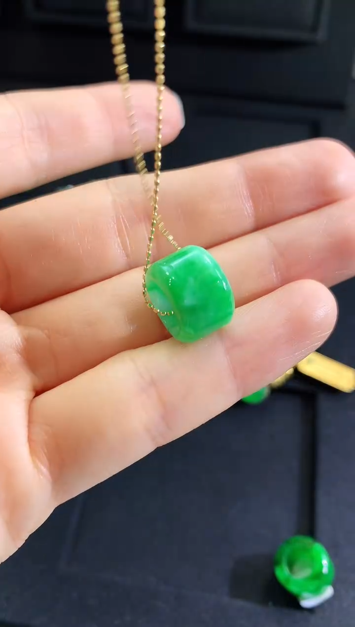 【闪购商品】翡翠吊坠(不含链)未镶嵌吊坠