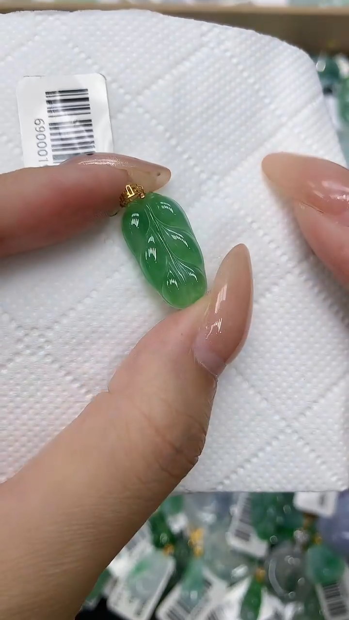 颈饰18K金镶嵌翡翠111111111