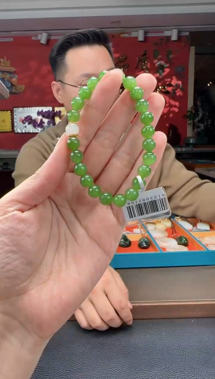 【闪购商品】和田玉手串未镶嵌碧玉果阳绿单圈手串