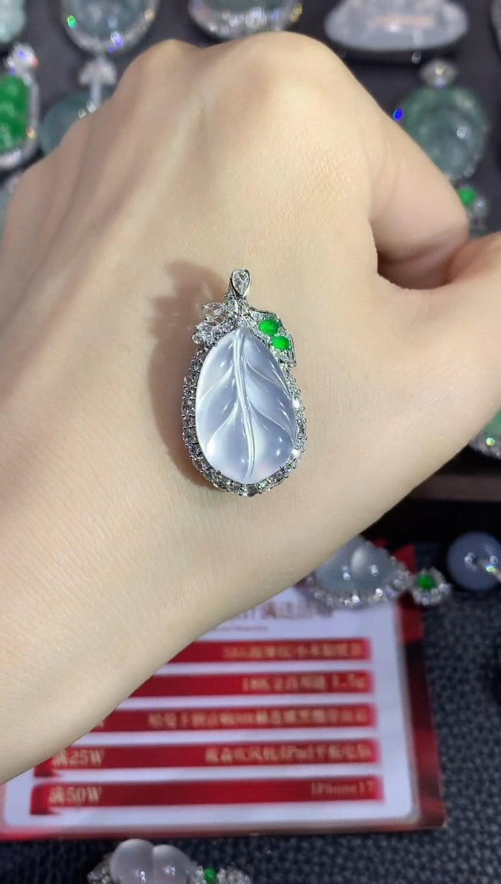 吊坠(不含链)18K金镶嵌翡翠D4f7