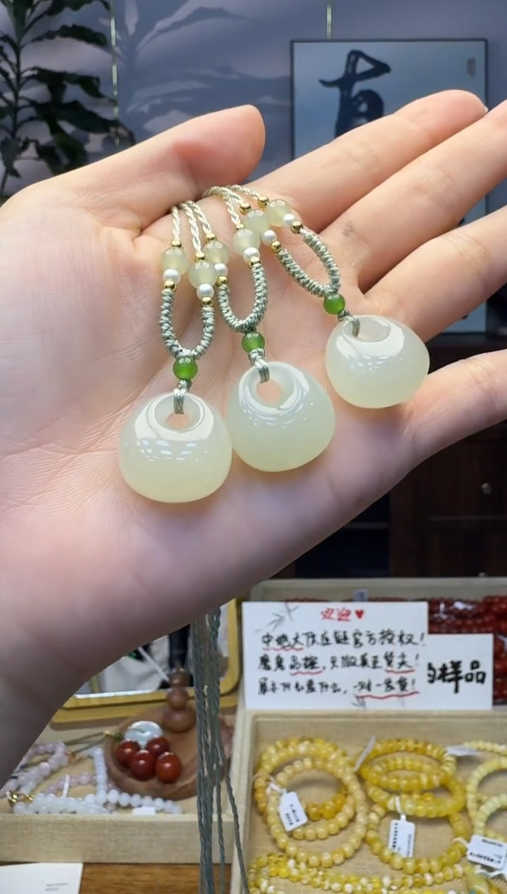 和田玉未镶嵌吊坠(不含链)胖包 发一个