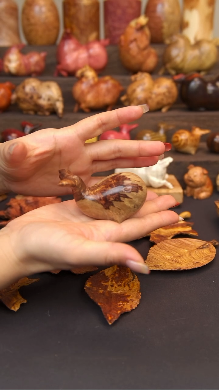 交趾黄檀（大红酸枝）刺猬紫檀鲸鱼