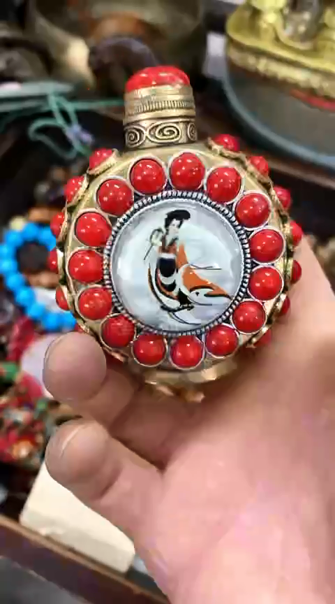 【闪购商品】一物一拍编号嵌红美女鼻壶