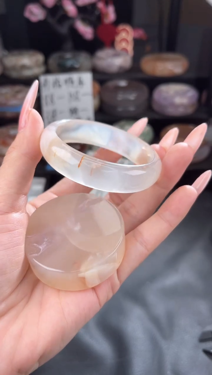 【闪购商品】石英质玉手镯未镶嵌52