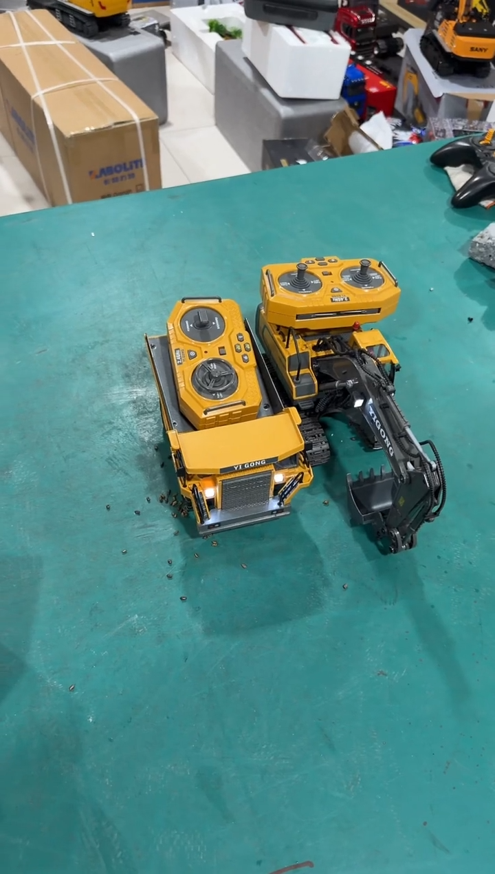 亿工玩具11通挖机+自卸车