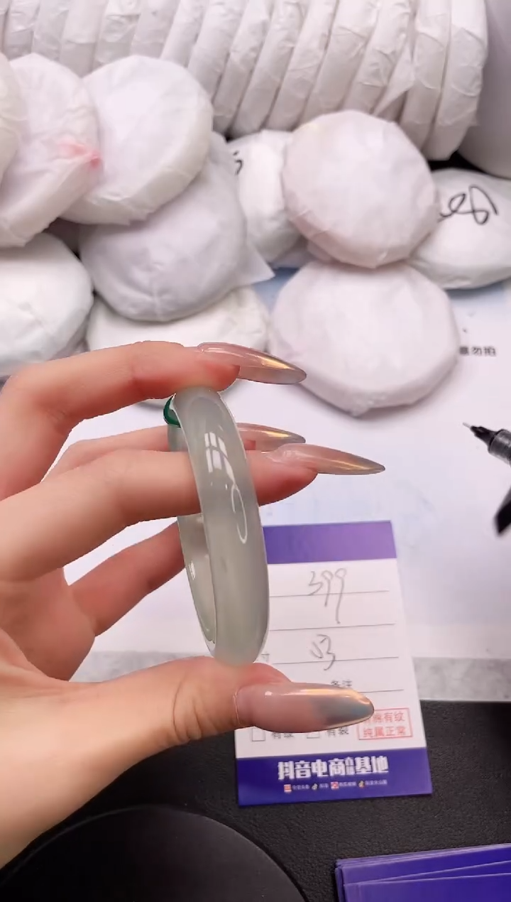 【闪购商品】石英质玉手镯未镶嵌8K399-53