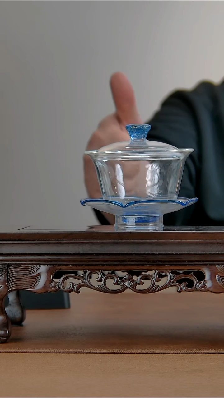 彬*君子蓝色玻璃盖碗。。。。。