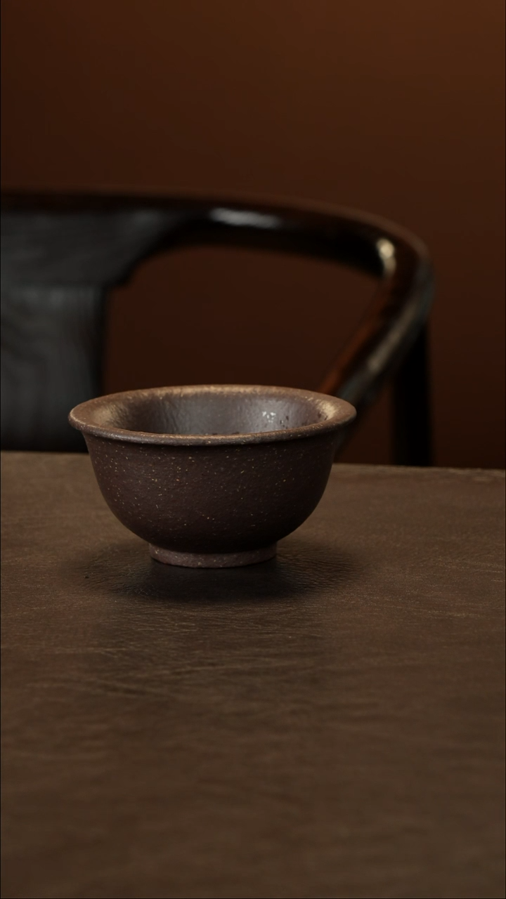 茶杯紫砂手磨粗砂天青 压手杯