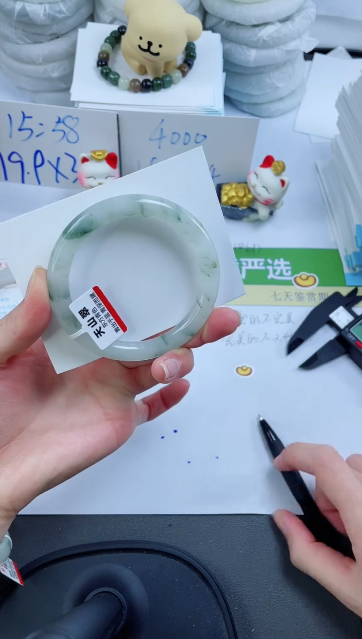 【闪购商品】石英质玉手镯未镶嵌16-57