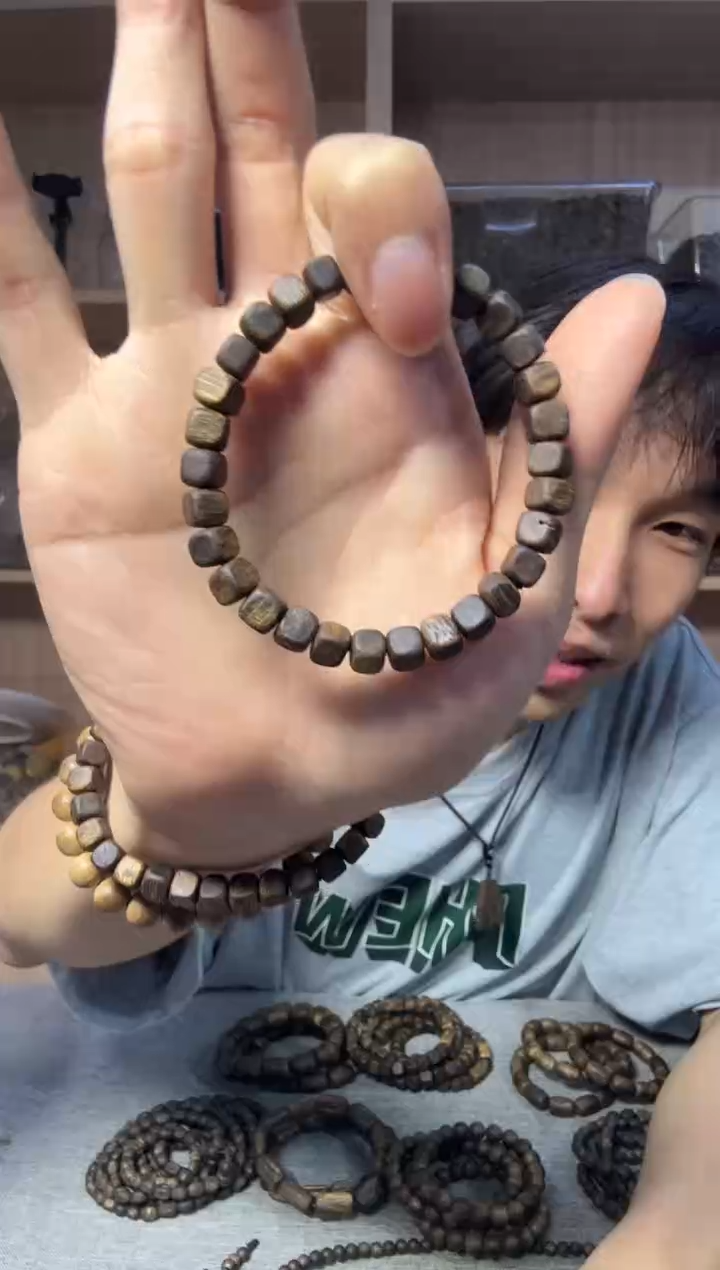 沉香碎屑沉香06方珠单圈5克+ 多样性发其一