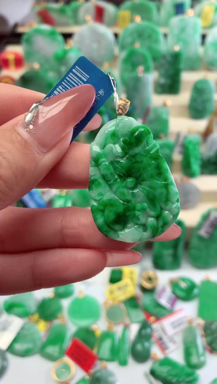 【闪购商品】翡翠吊坠(不含链)18K金镶嵌挂件