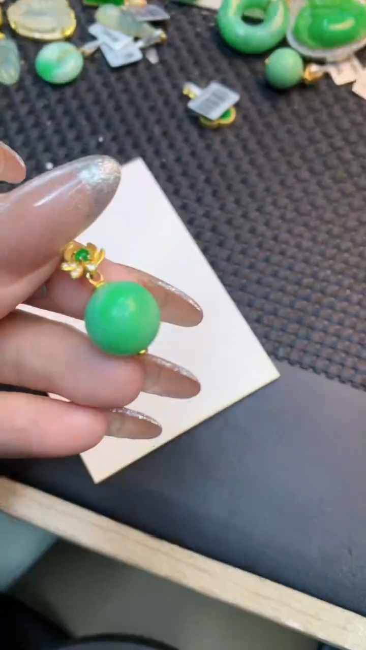 颈饰未镶嵌翡翠·1