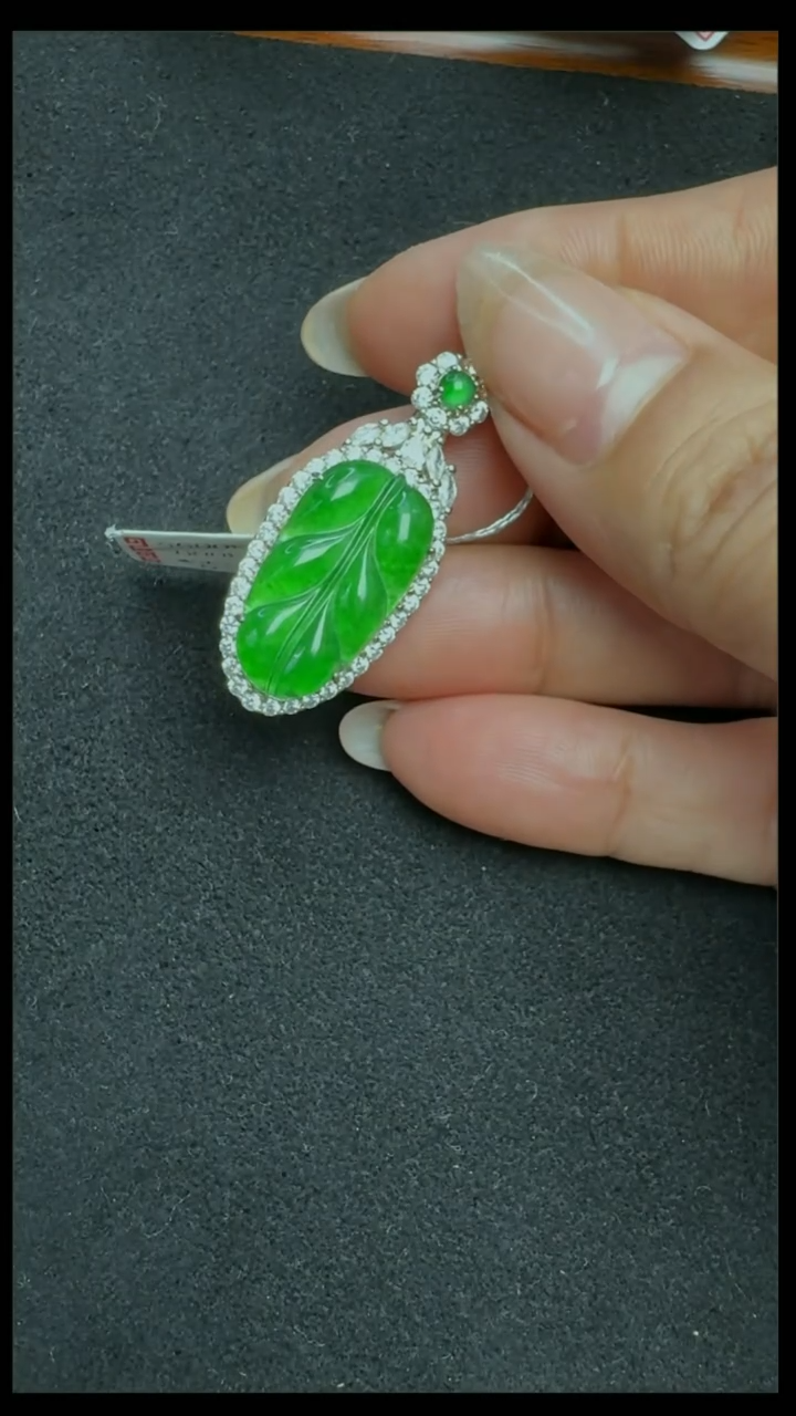 【闪购商品】翡翠颈饰银S925镶嵌叶子