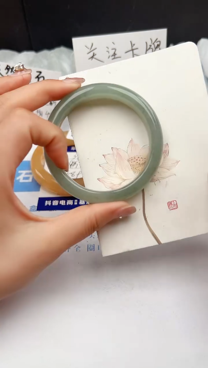 【闪购商品】石英质玉手镯未镶嵌342