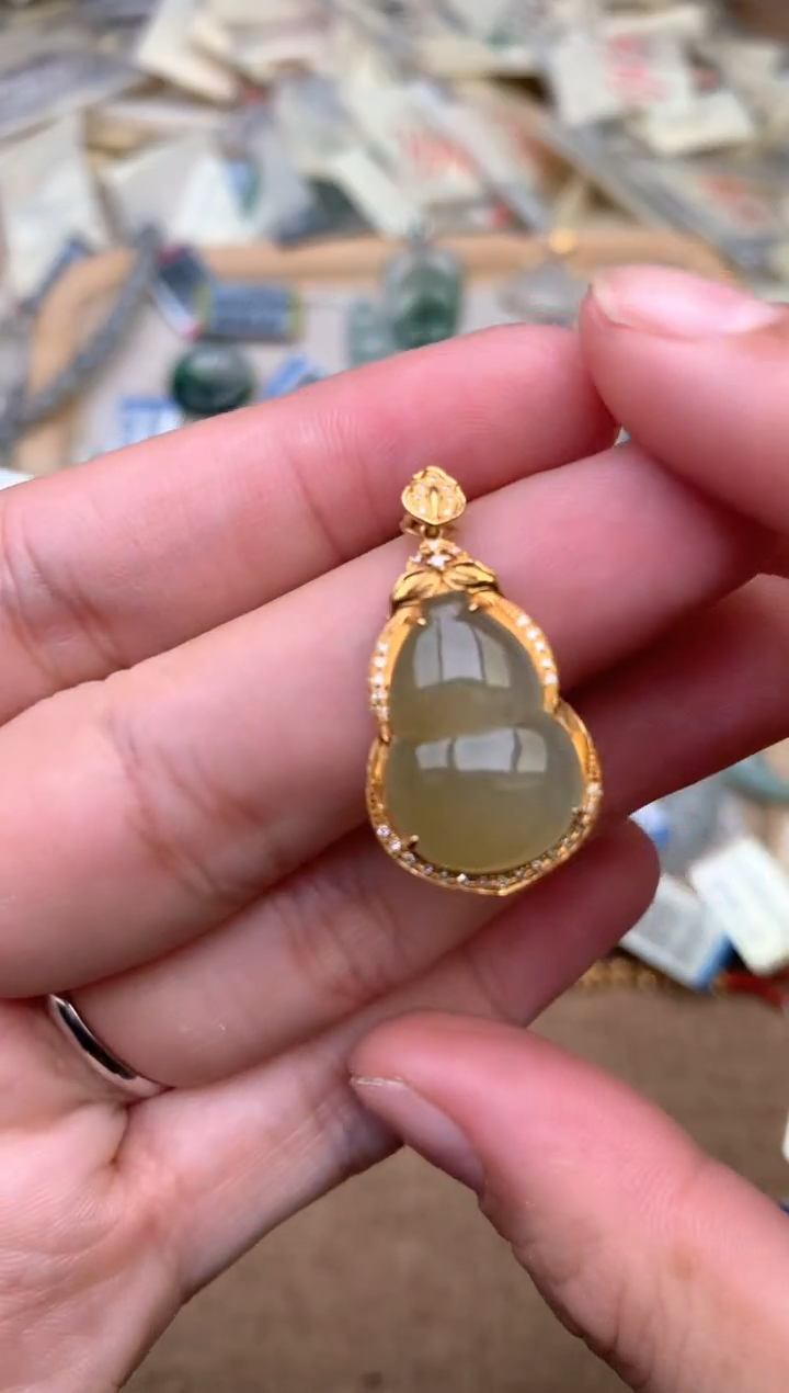 18K金镶嵌挂件翡翠1