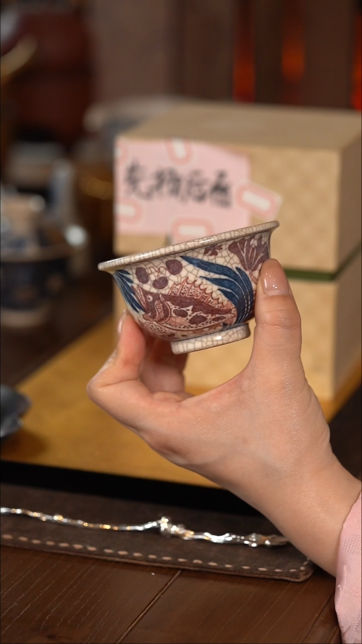 【闪购商品】霖松堂 鱼藻青花拓片红 压手杯