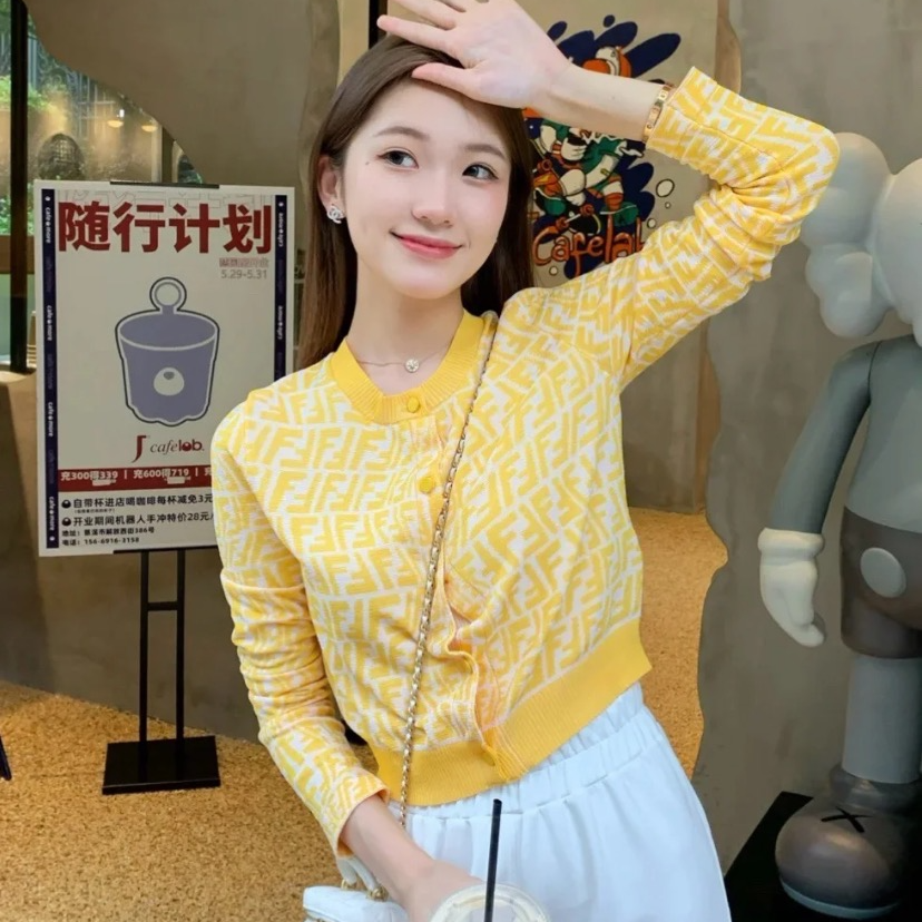 99新 FENDI/芬迪  HW0764  logo字母提花满印针织开衫外套 XS码