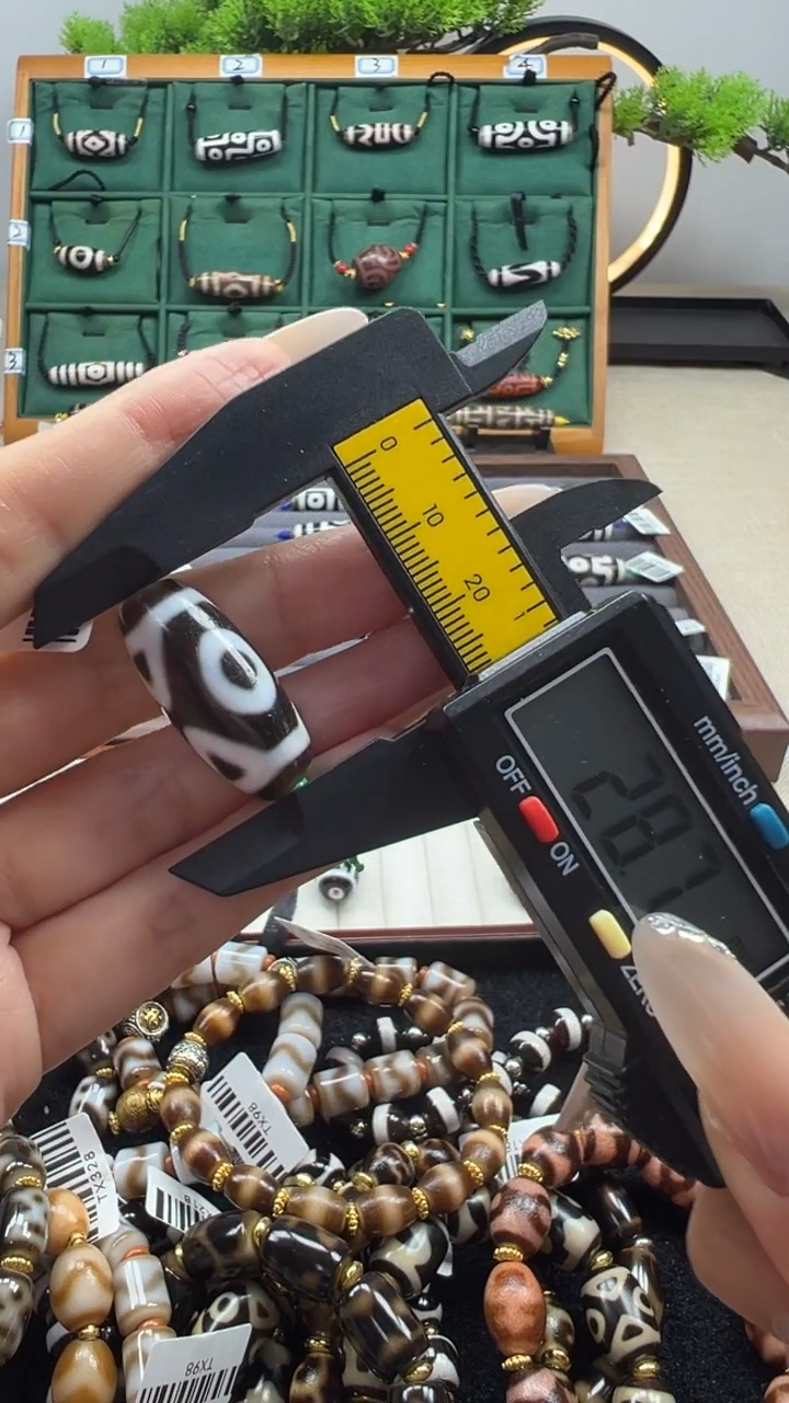 玛瑙/玉髓（覆膜）颈饰未镶嵌39微瑕随机发货