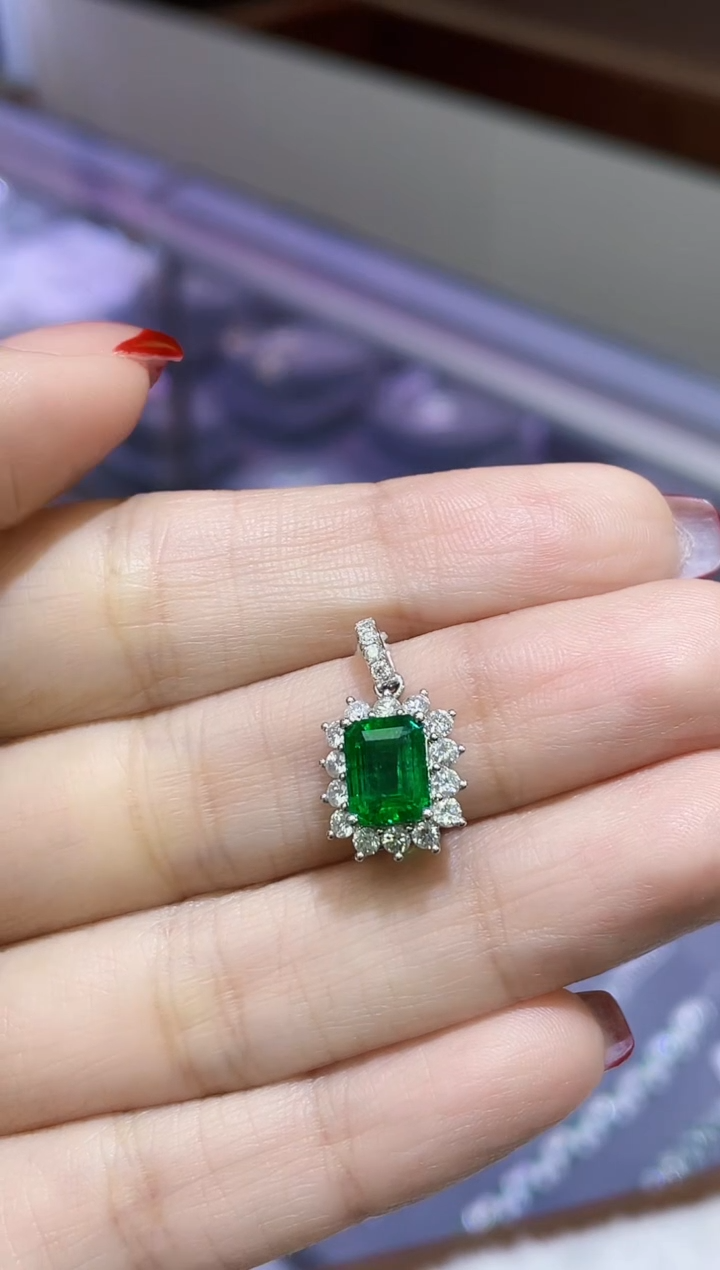 【闪购商品】祖母绿吊坠(不含链)18K金镶嵌1.52克拉