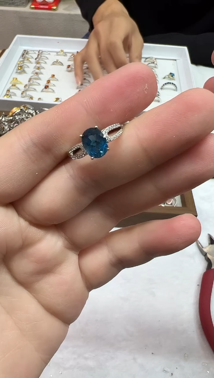 银S925镶嵌戒指托帕石1230m023多样性发其一