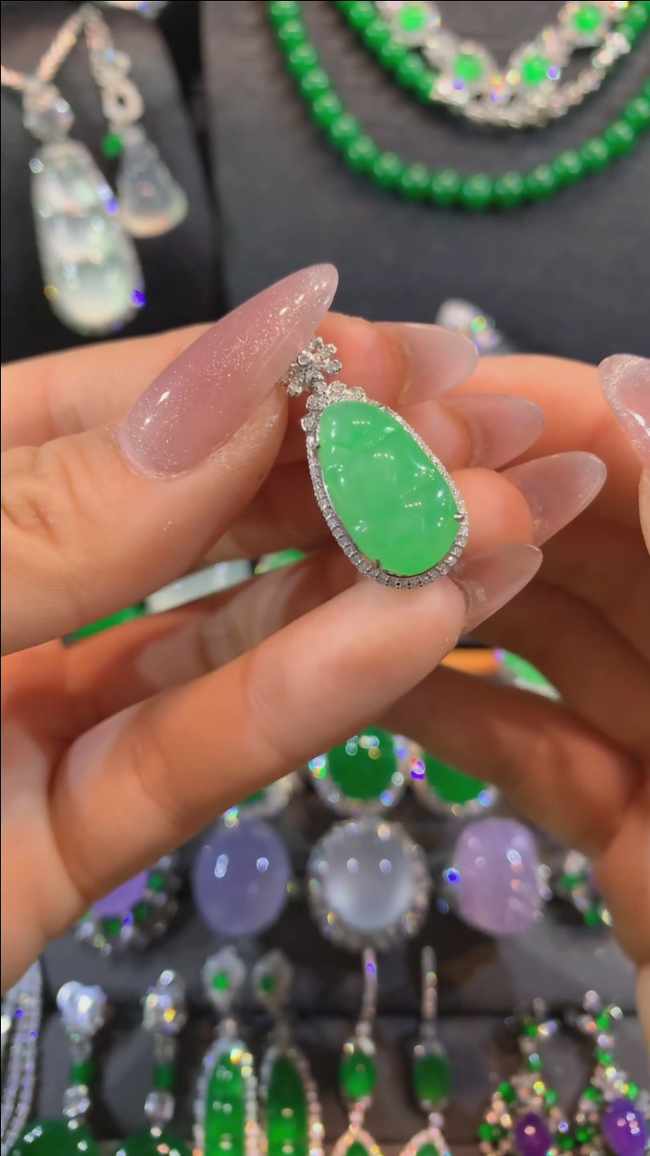 【闪购商品】翡翠吊坠(不含链)18K金镶嵌吊坠