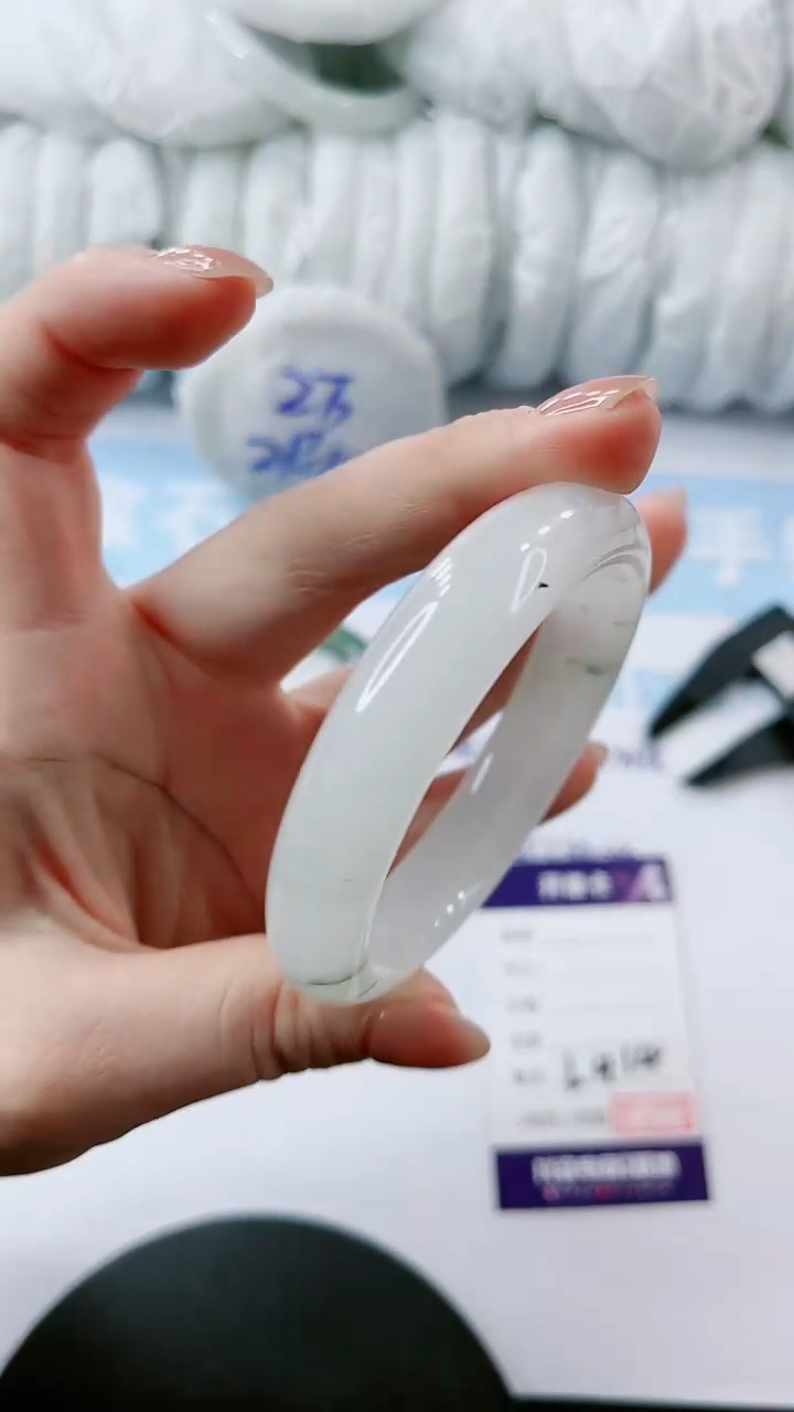 【闪购商品】石英质玉手镯未镶嵌多样性发货L414