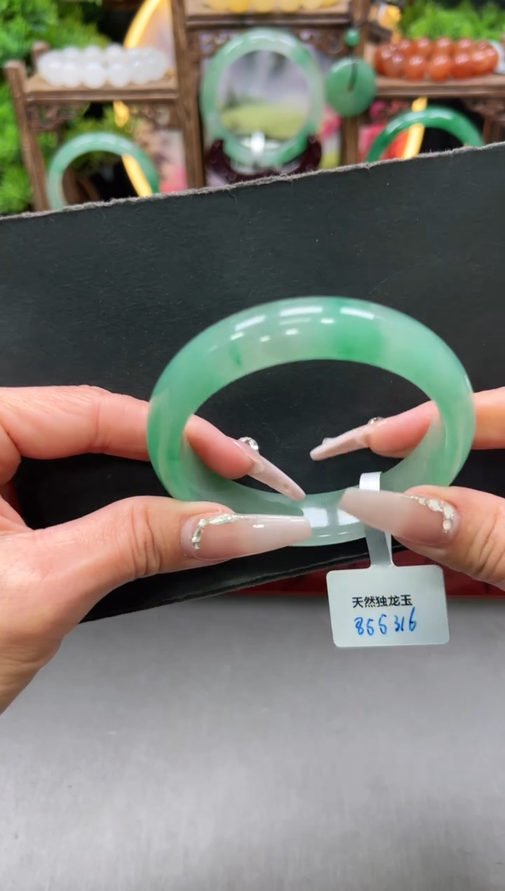 【闪购商品】石英质玉手镯未镶嵌+