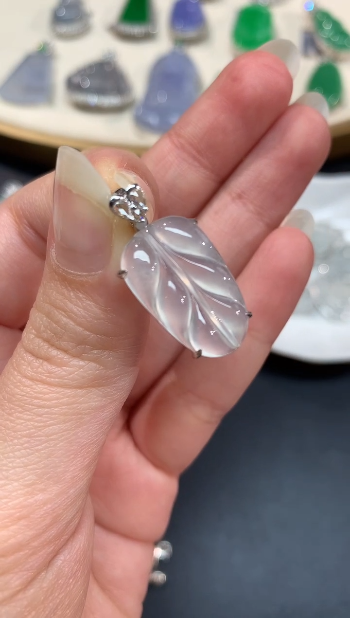 【闪购商品】翡翠吊坠(不含链)18K金镶嵌W45|3999