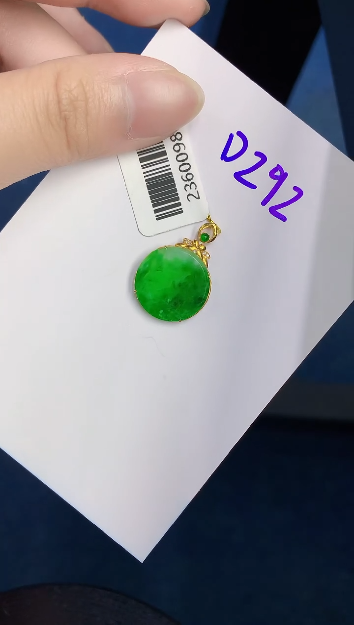 翡翠18K金镶嵌颈饰000000000