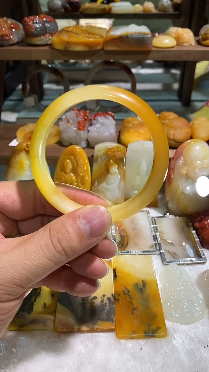 未镶嵌石英质玉（黄龙玉）项圈黄龙玉手镯圈口61