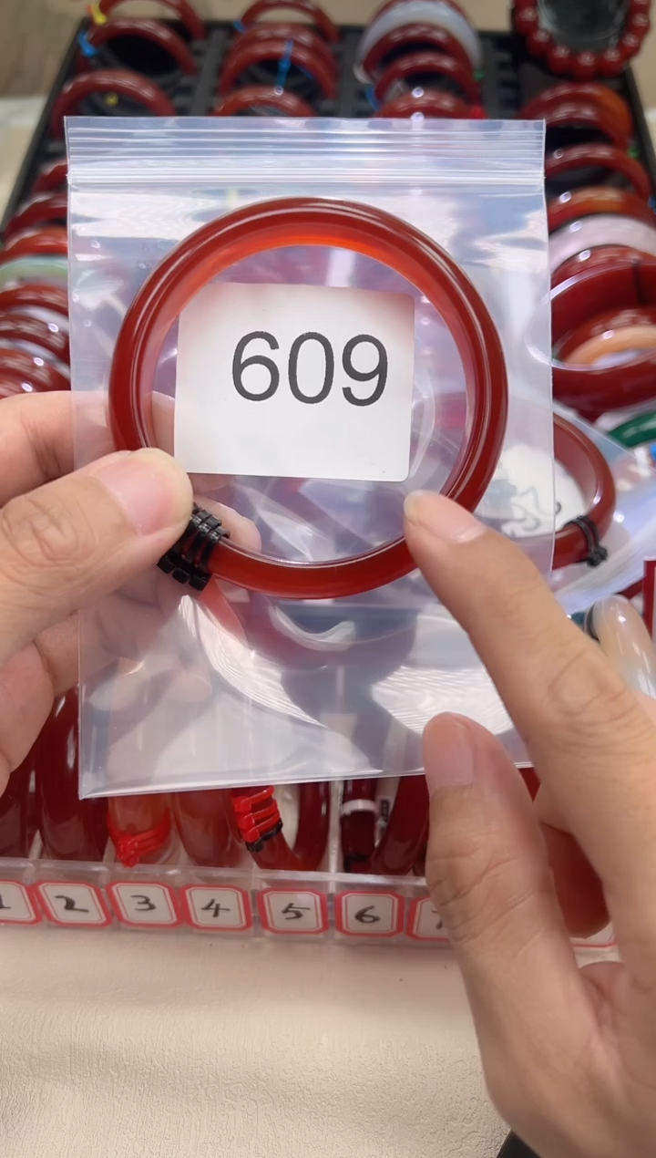 手镯玛瑙/玉髓未镶嵌65圈口*B609