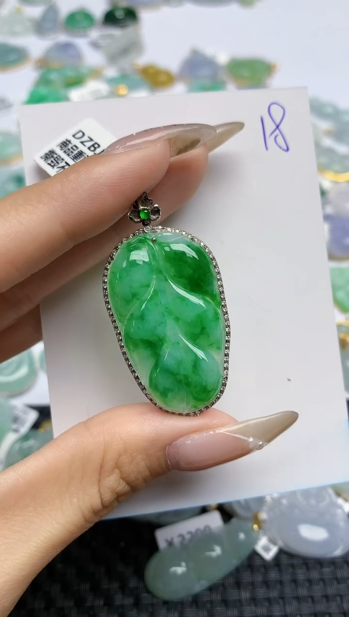 【闪购商品】翡翠颈饰18K金镶嵌天然翡翠A货