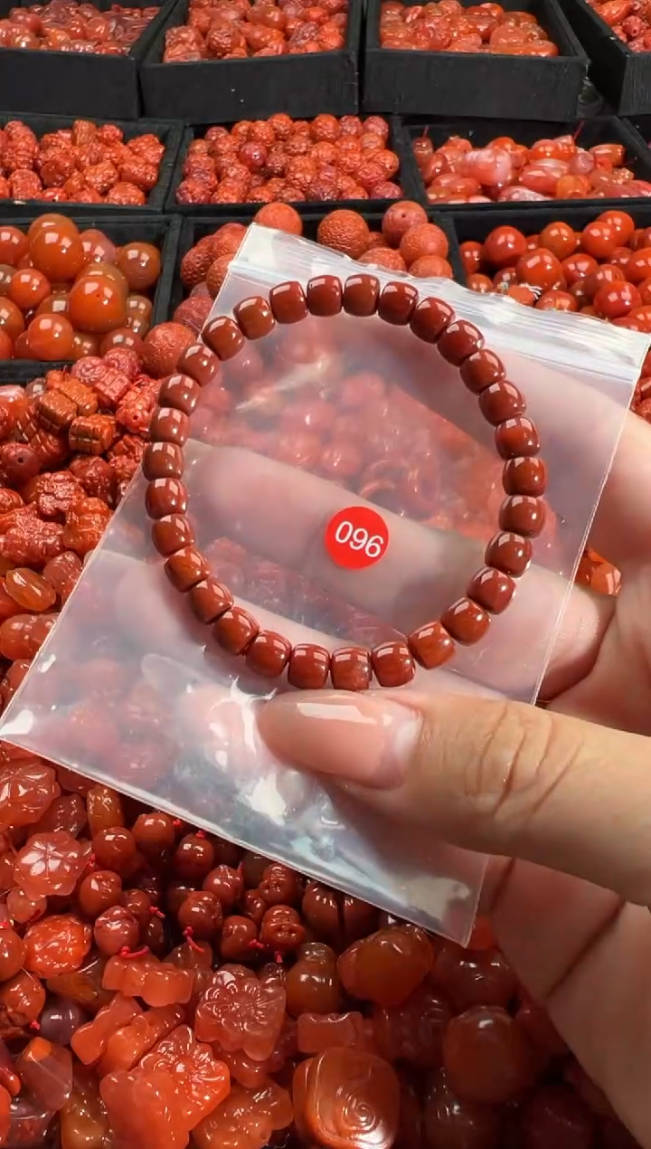 南红玛瑙未镶嵌颈饰1