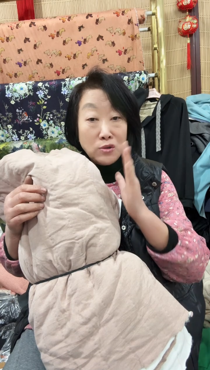 羊毛绗棉碎料杂色小款大小不一50公分左右有接头色差