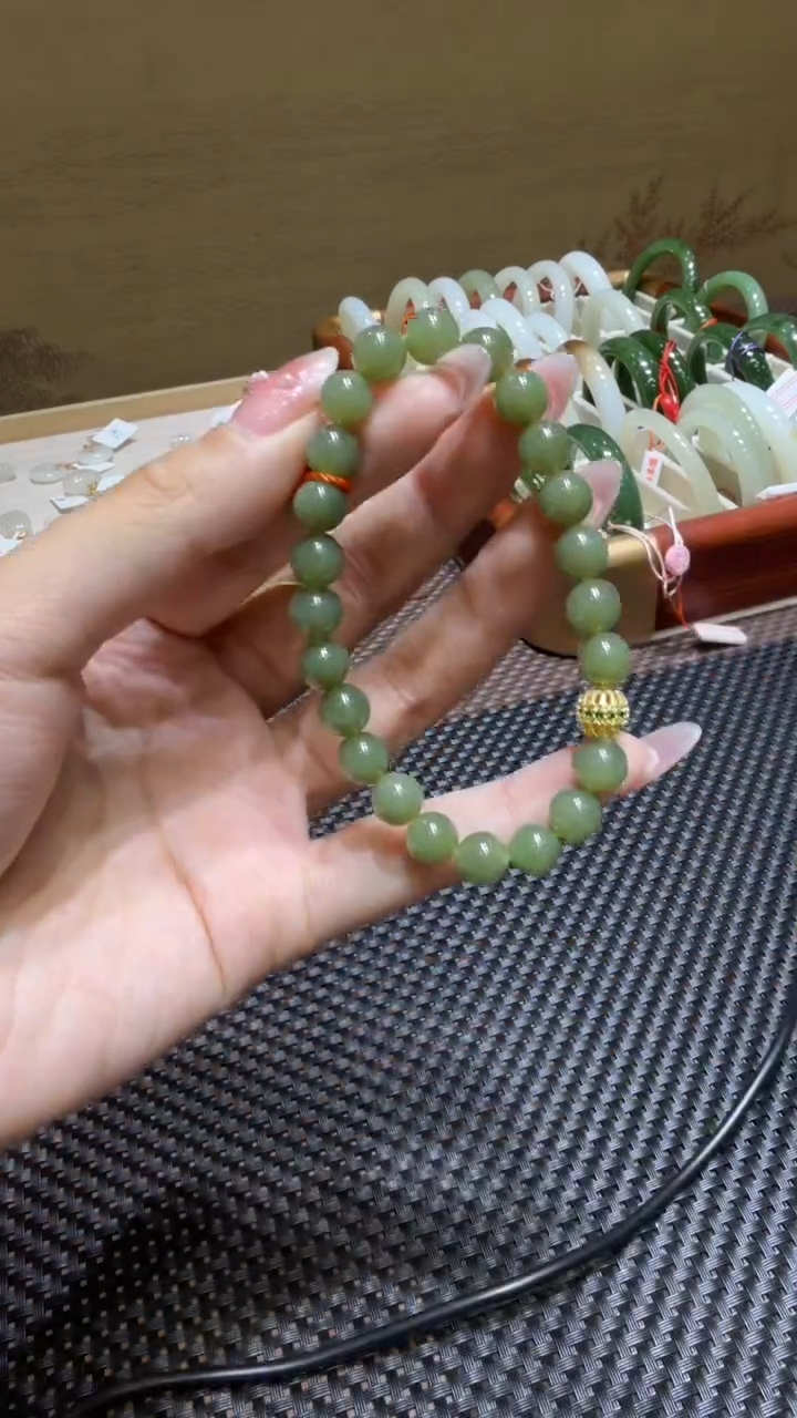 颈饰未镶嵌和田玉手串8mm