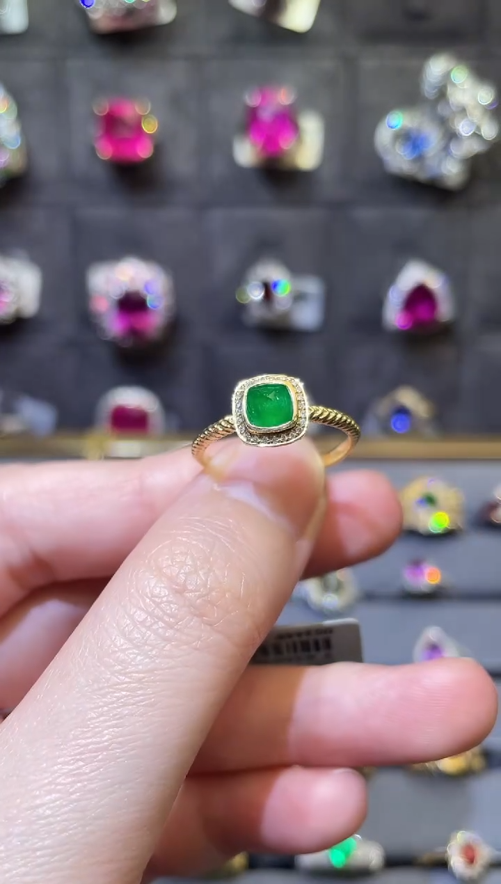 【闪购商品】祖母绿戒指18K金镶嵌0.31ct