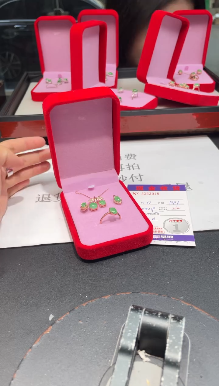 【闪购商品】翡翠颈饰银S925镶嵌缅甸A货翡翠